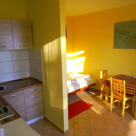 Apartment Almadi *