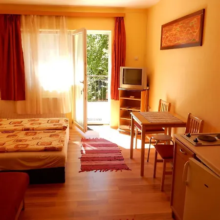 Almadi Apartment Balatonalmádi